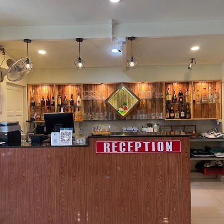 Malee Guesthouse And Restaurant Pattaya Esterno foto