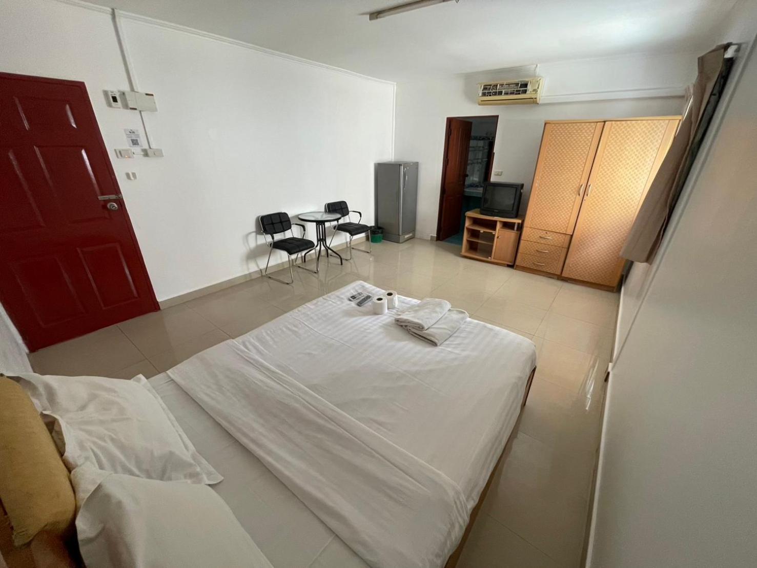 Malee Guesthouse And Restaurant Pattaya Esterno foto