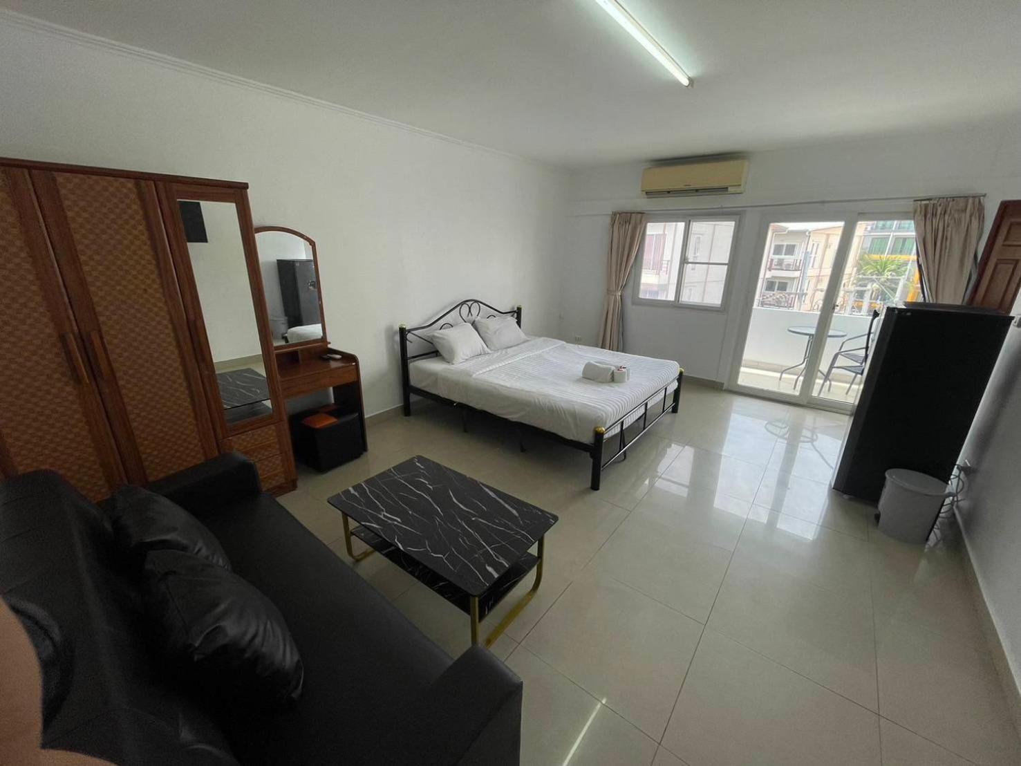 Malee Guesthouse And Restaurant Pattaya Esterno foto