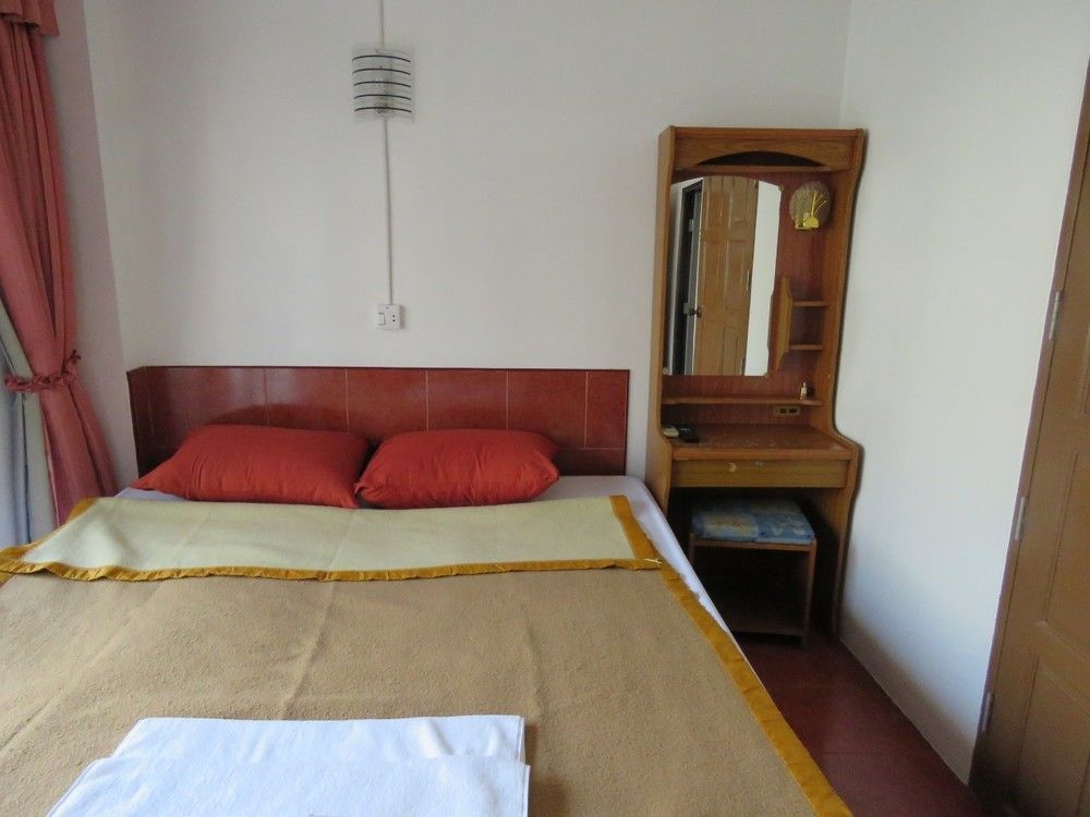 Malee Guesthouse And Restaurant Pattaya Esterno foto