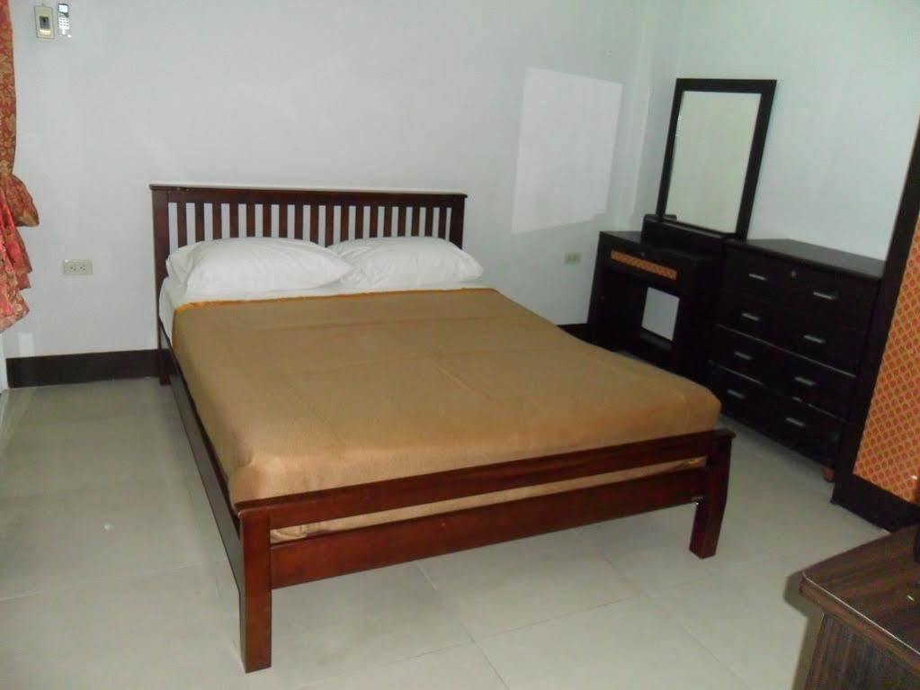 Malee Guesthouse And Restaurant Pattaya Esterno foto