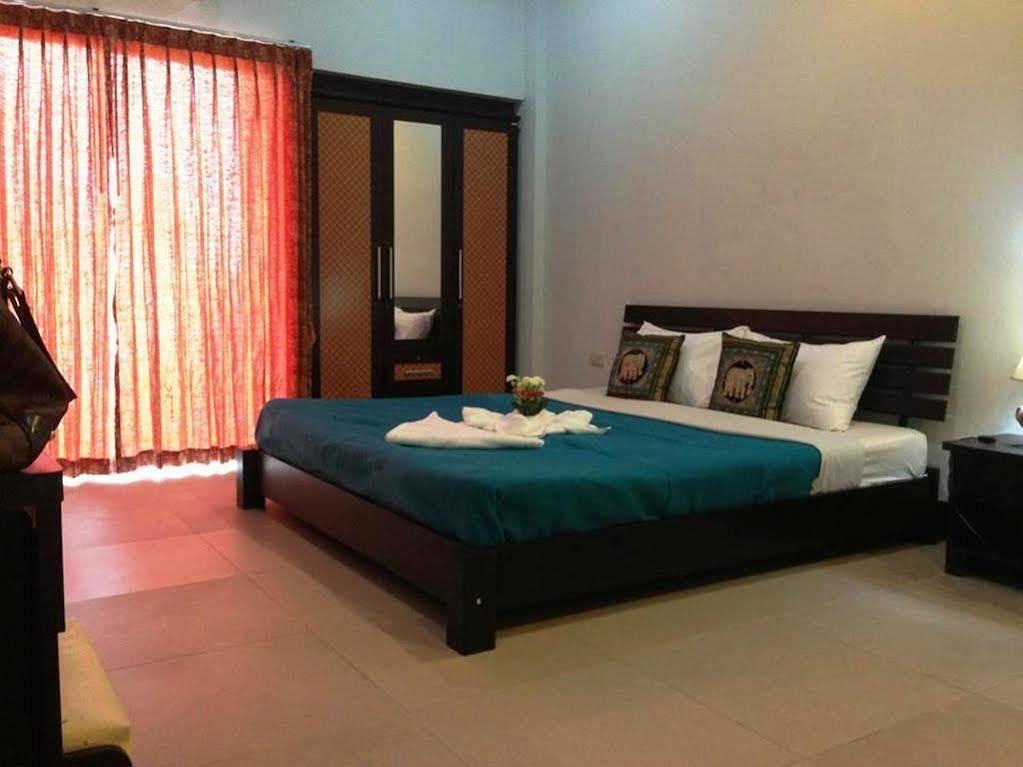 Malee Guesthouse And Restaurant Pattaya Esterno foto