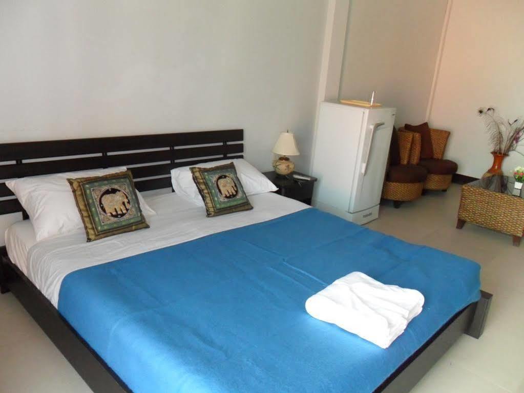 Malee Guesthouse And Restaurant Pattaya Esterno foto